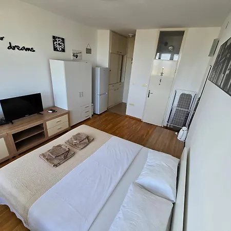 Apartmán Kiki With A Sea View, Free Wifi, For 2 Persons *